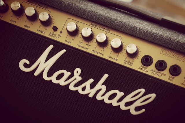 marshall black guitar amplfier