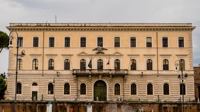 wall of building in rome