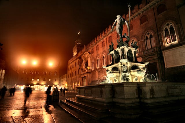 water fountain during nighttime